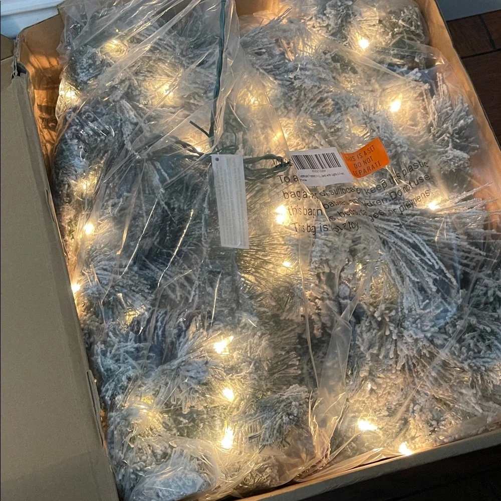 CraftMore Frosted Holiday Pine Garland with Lights 6 Feet New in box Christmas